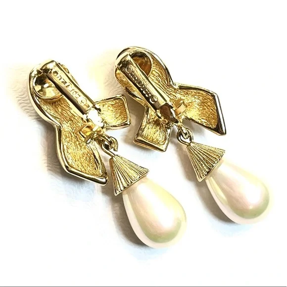 ⚜️ Vintage Christian Dior Pearl Drop Earrings - Picture 8 of 16